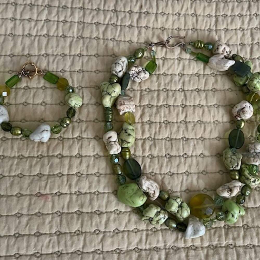 Green necklace & bracelet set